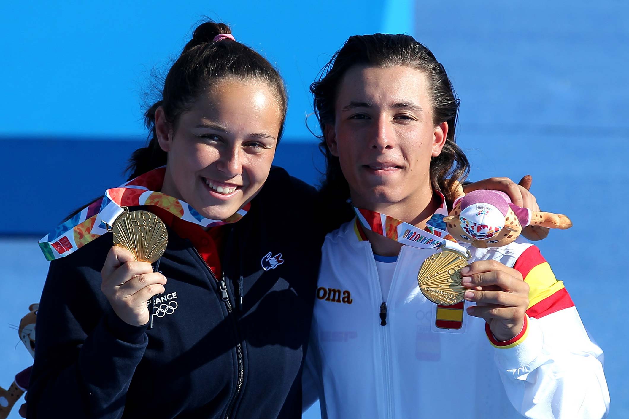 Kyla Touraine-Helias and Jose Manuel Solera won the gold in the mixed international team event. (Photo: Agustín Marcarián/Buenos Aires 2018)