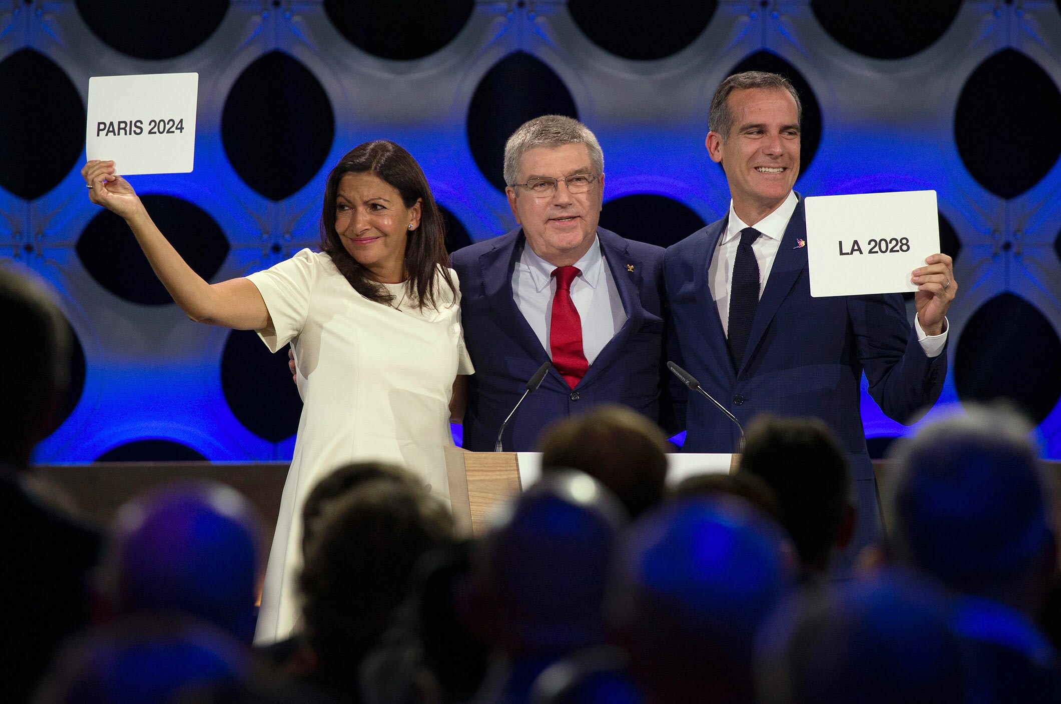131ST IOC SESSION, LIMA, 2017 - THOMAS BACH, IOC PRESIDENT ANNOUNCES PARIS, HOST CITY OF THE 2024 OLYMPIC SUMMER GAMES AND LOS ANGELES, HOST CITY OF THE 2028 OLYMPIC SUMMER GAMES. ON THE LEFT, ANNE HIDALGO AND ON THE RIGHT, ERIC GARCETTI, BOTH ARE MAYORS OF THEIR RESPECTIVE CITIES. © 2017 / COMITÉ INTERNATIONAL OLYMPIQUE(CIO) / GREG MARTIN