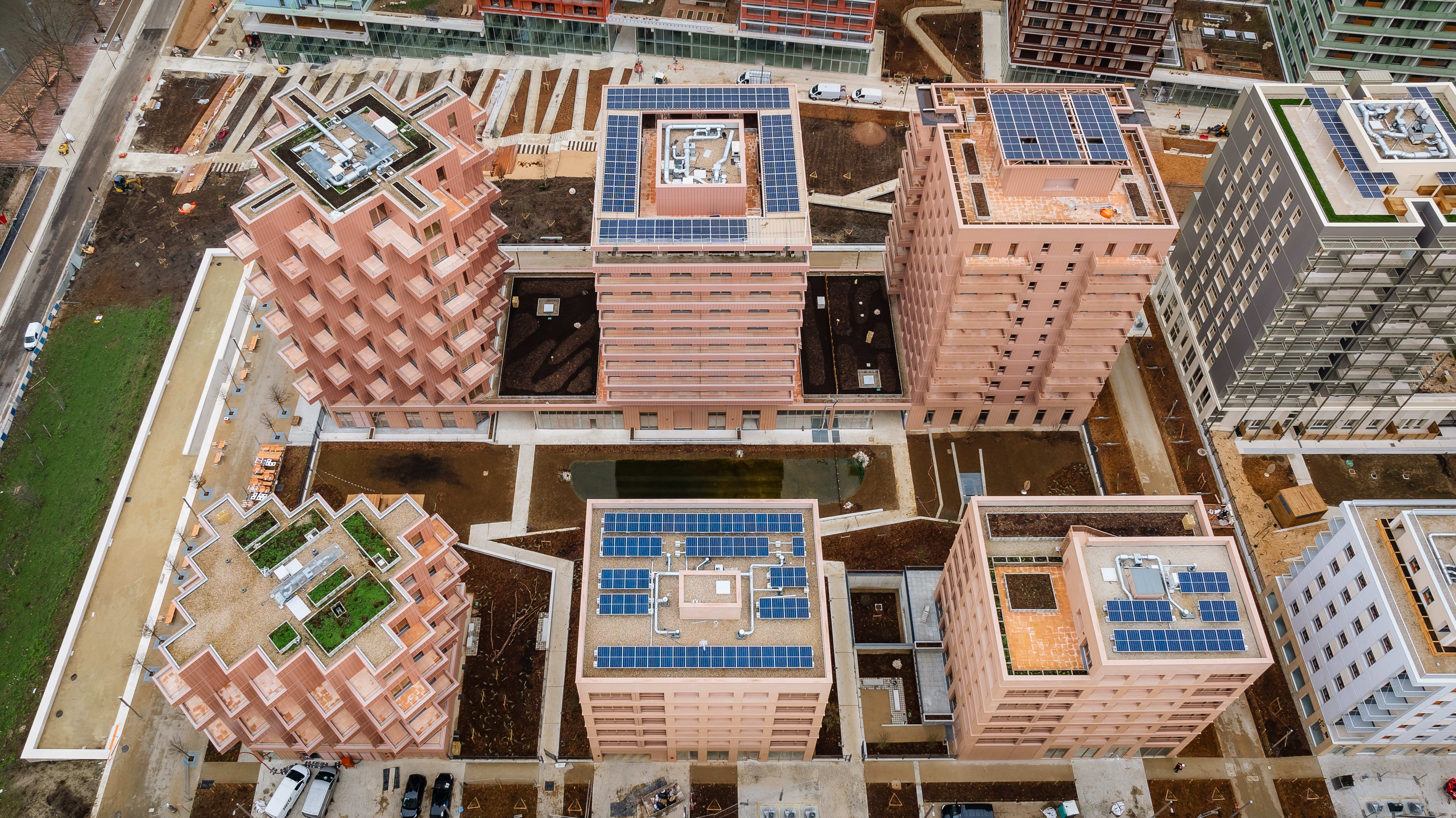 Village des athlètes de Paris 2024 : Des panneaux photovoltaïques sur les toits des bâtiments résidentiels