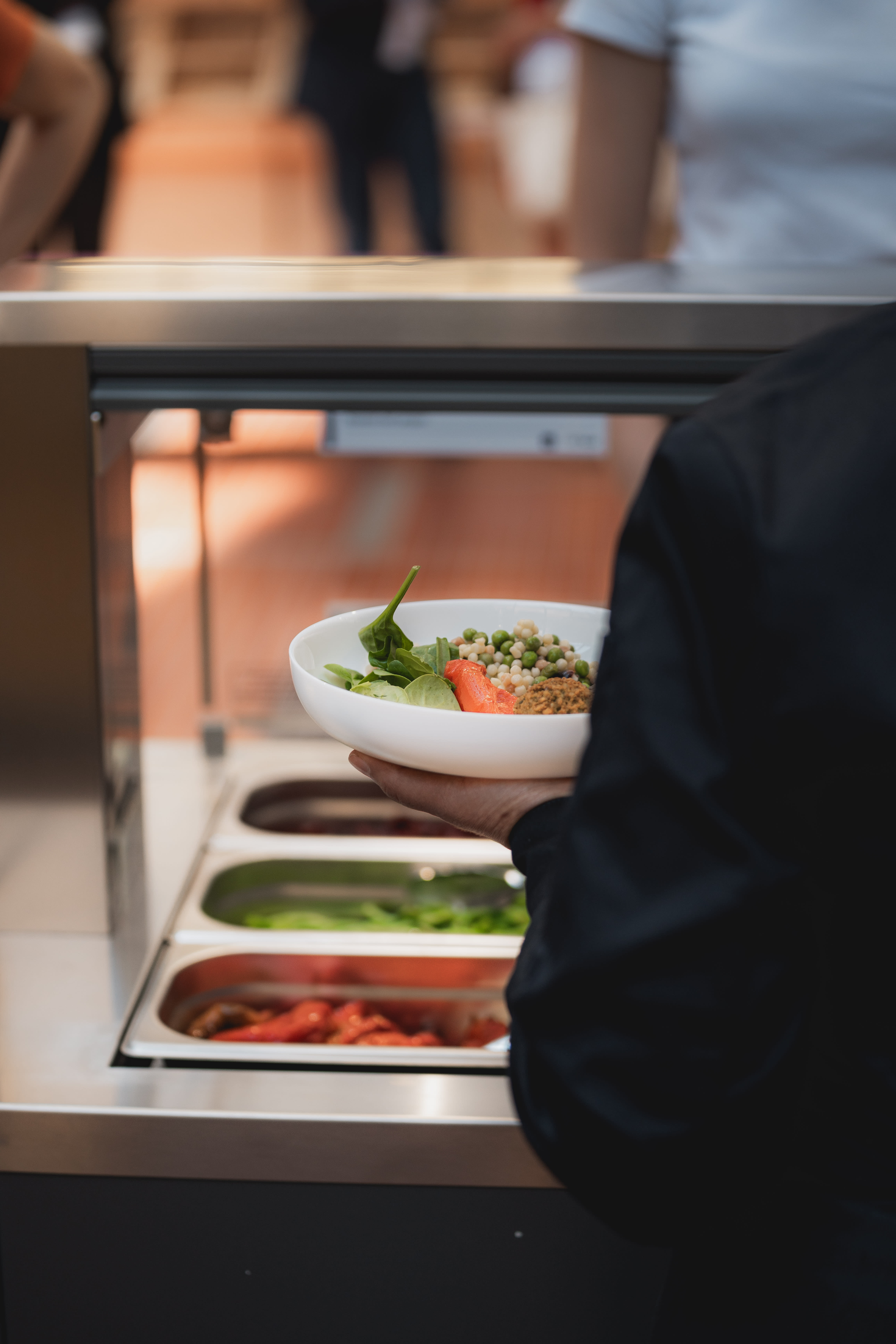 La variada selección de platos que se sirven en la Villa de los Atletas