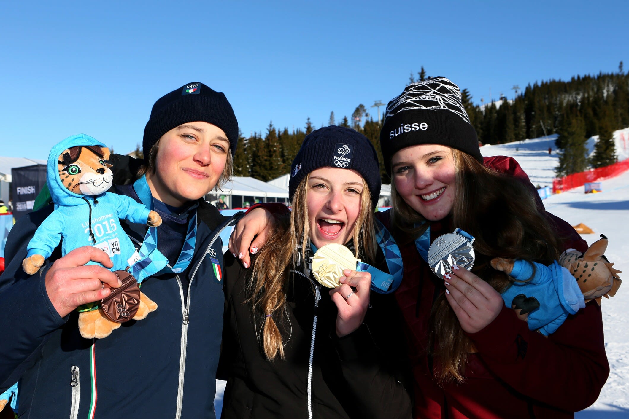 Snowboard cross honours go to Manon Petit and Jake Vedder