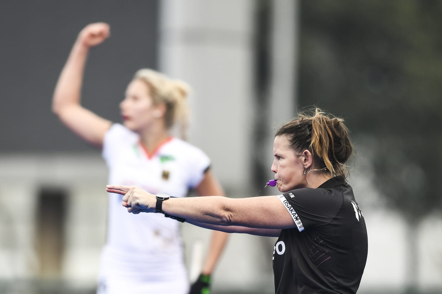 Umpires ensure that no time is wasted during a hockey match.