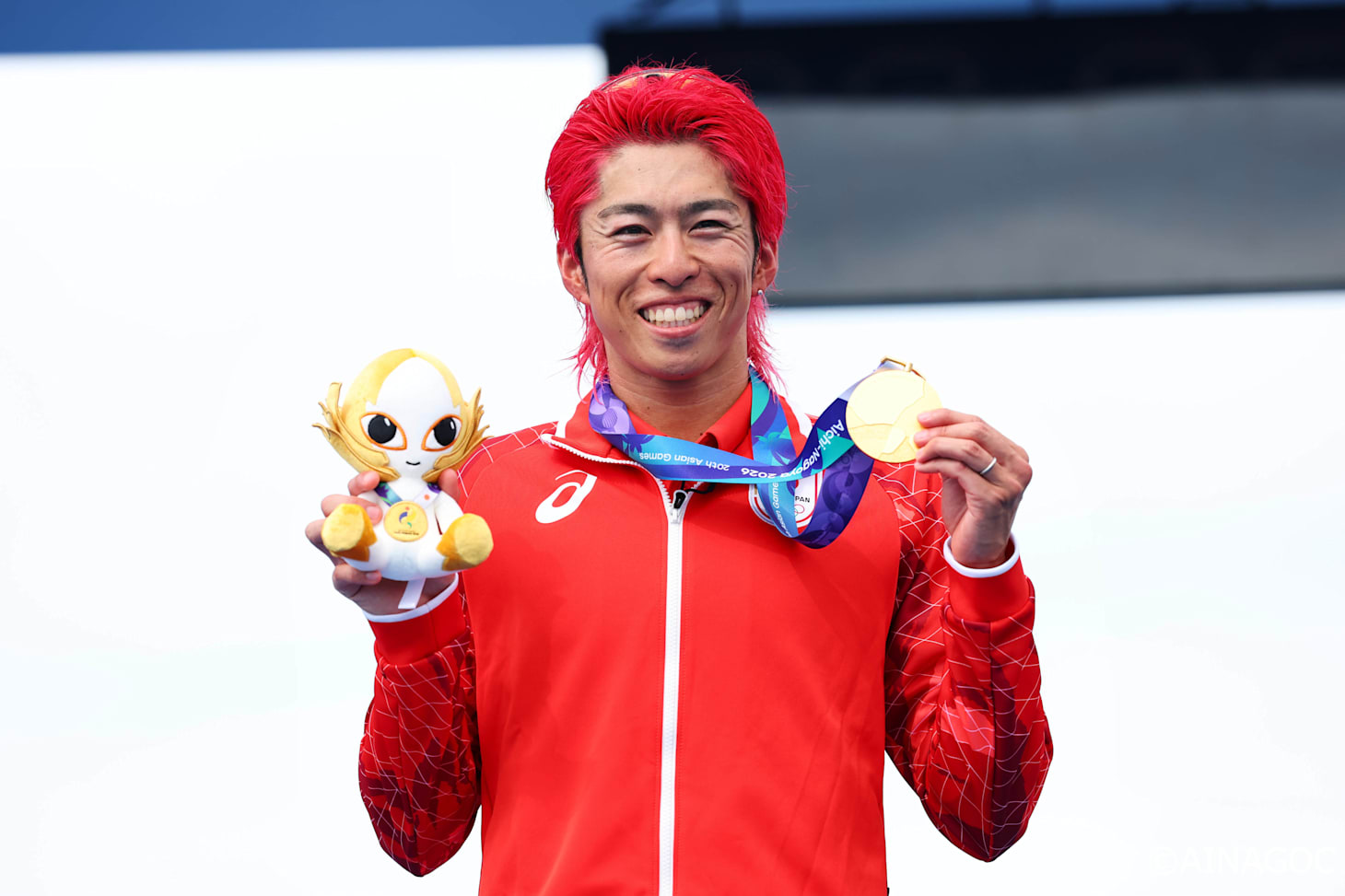 Hojo Takumi won the first gold medal of the Asian Games Aichi-Nagoya in the men's triathlon on Sunday.