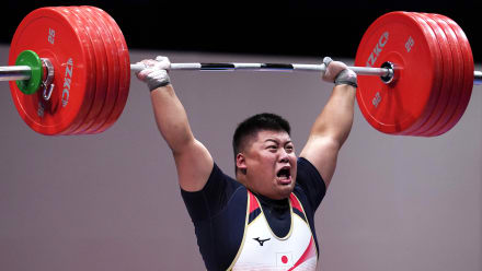 村上英四郎が109kg超級でジャーク、トータル日本新更新も12位に