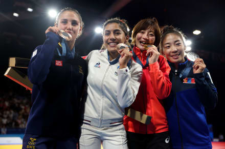 パリオリンピック柔道日本代表　金メダル第1号　48KG 角田夏美　直筆サイン色紙 パリオリンピック柔道日本代表 金メダル第1号 48KG 角田夏美