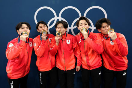 日本代表選手団公式記念メダル　値下げしました。 体操競技・個人総合の新オリンピック王者、岡慎之助が語る感謝の