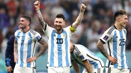 残り2個 2022 ワールドカップカタール 準決ー勝 決勝 3位決定戦 試合球。 2022 FIFA 決勝試合球 アディダス「アル・ヒルム」 | モルテン