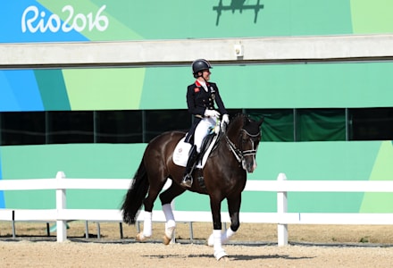 【大値下げ】HEARINGMARATHON+ENGLISHJOURNAL2012 Dujardin and Valegro retain dressage title