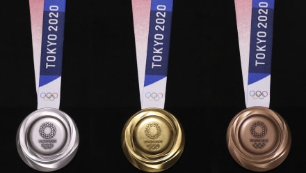 アスリートや支える人々のエネルギーの輝き」がテーマ。リボンやケース