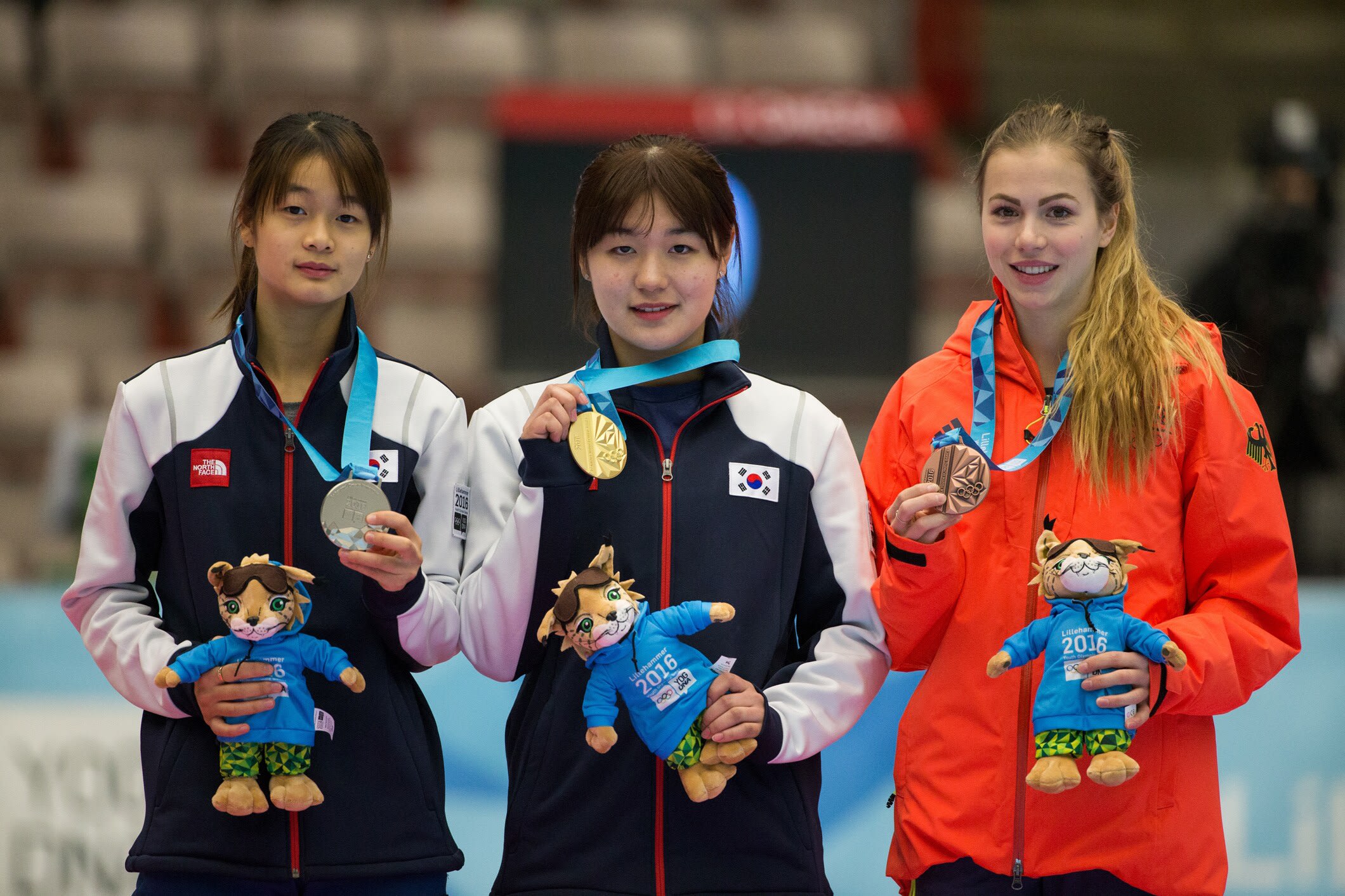 Korea shines at short track speed skating finals - Olympic News