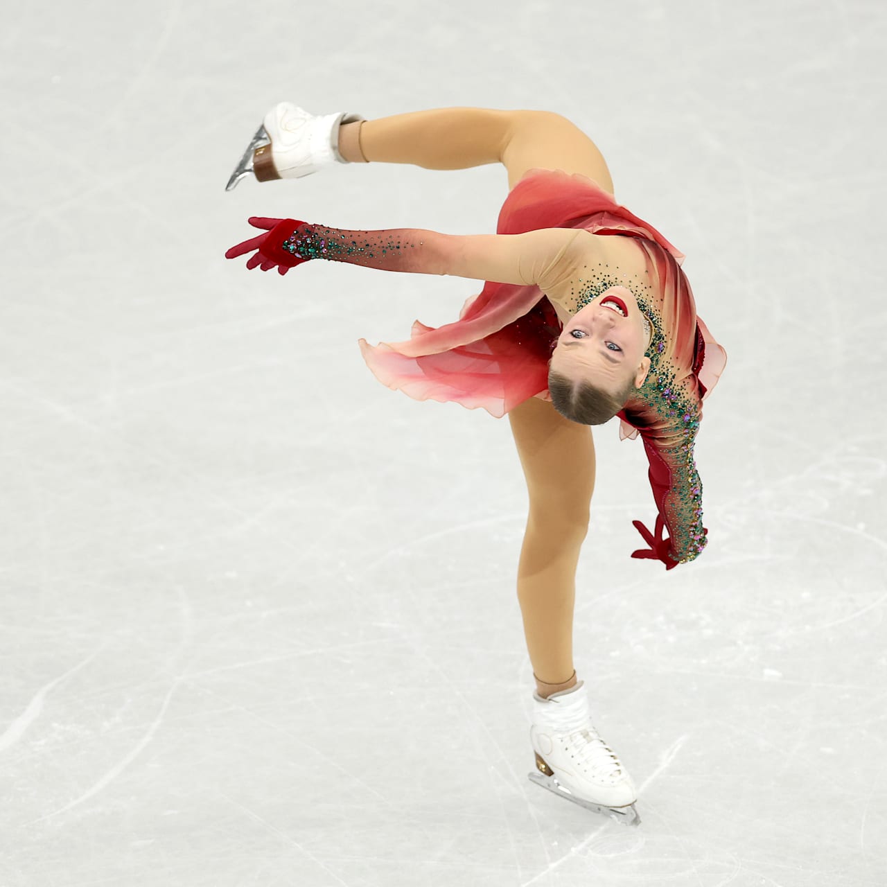 ニーナ・ペトロキナ (EST) 女子ショート10位 - フィギュアスケート