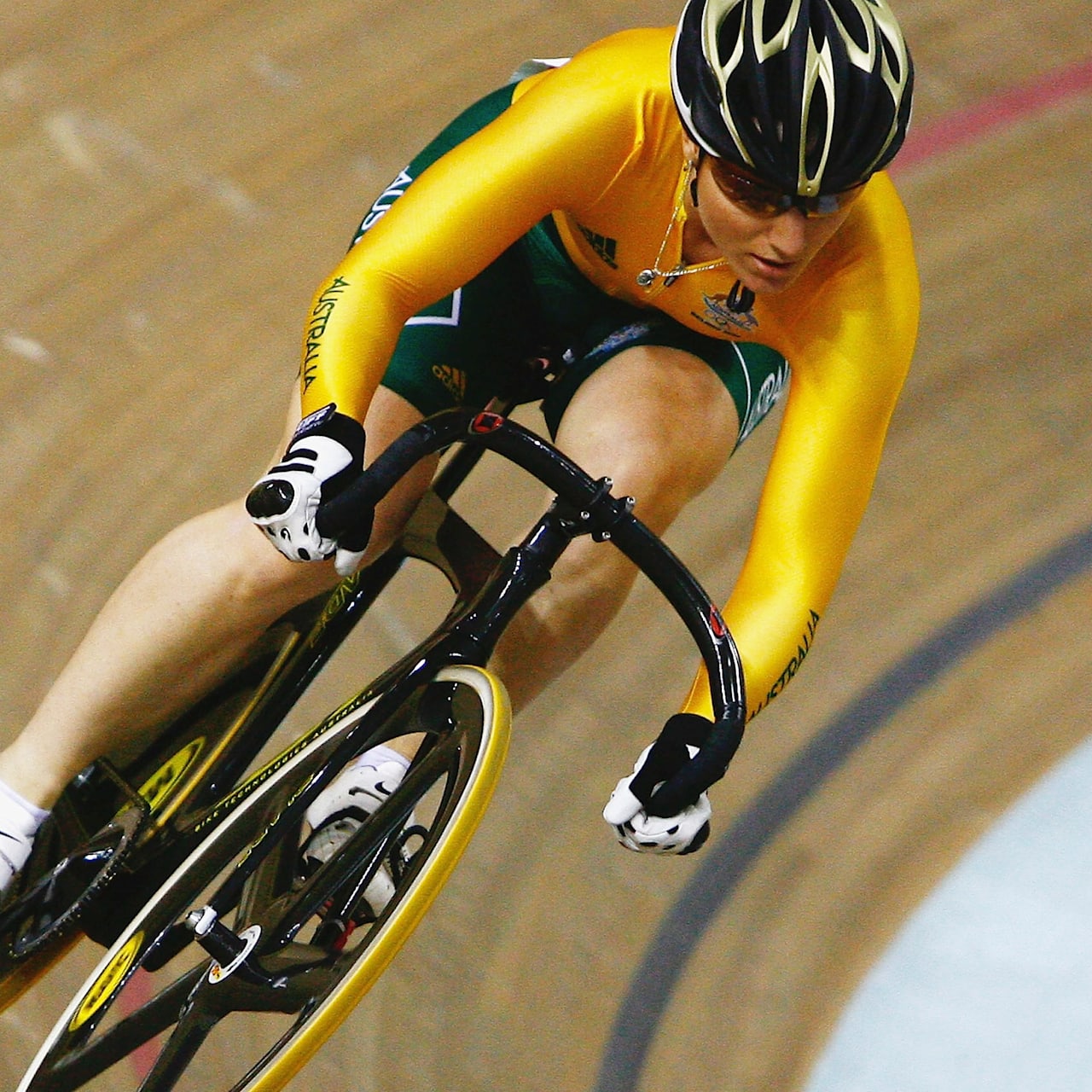 Track cycling online helmet