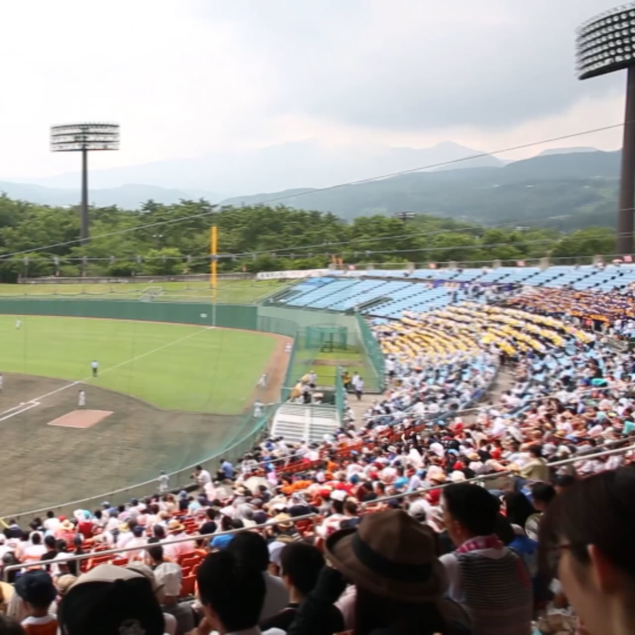 In Photos: Hokkaido baseball team seeks to fire up fans with in-stadium hot  spring, sauna［写真特集6/10］- 毎日新聞