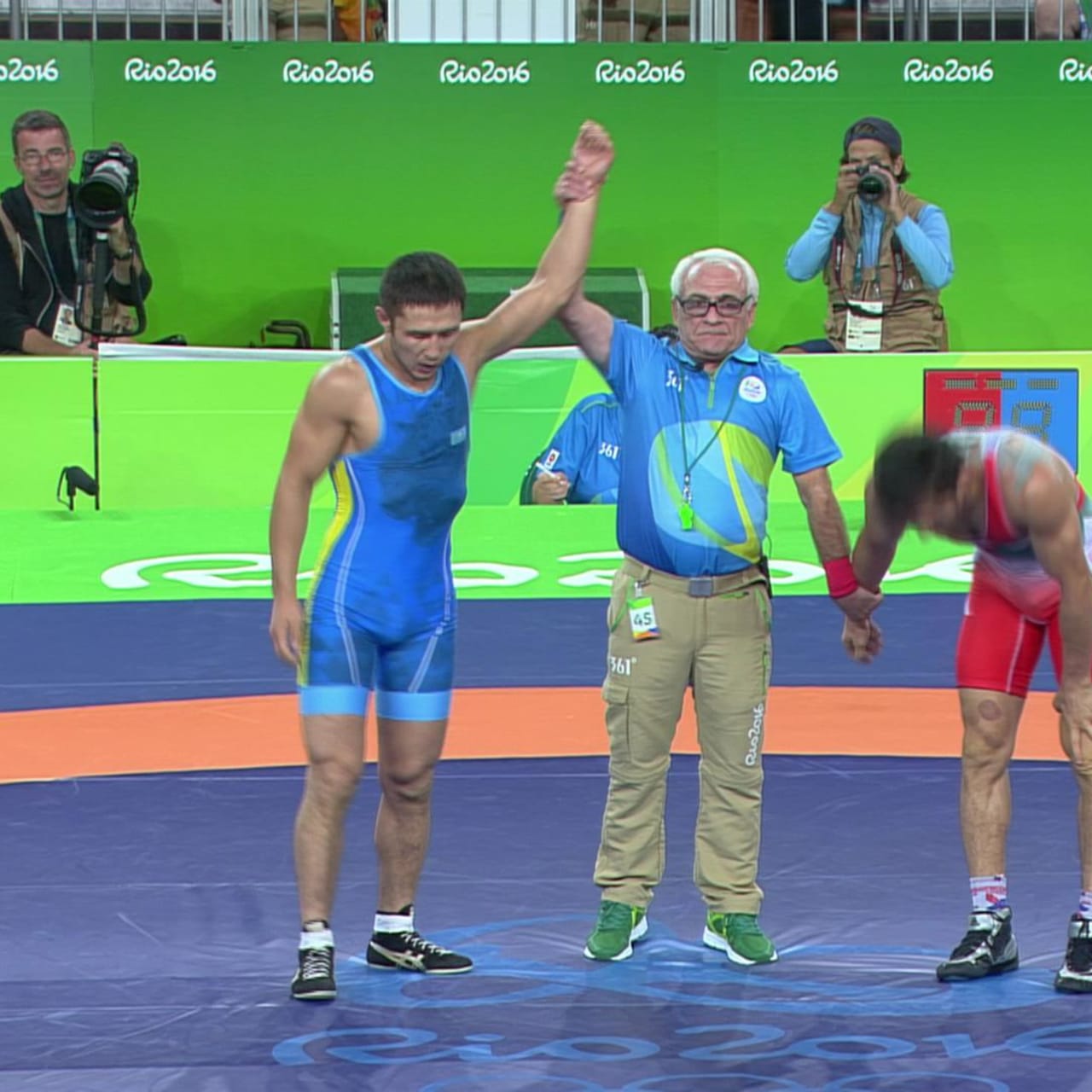 Онанистер жақыннан жұлқылайды