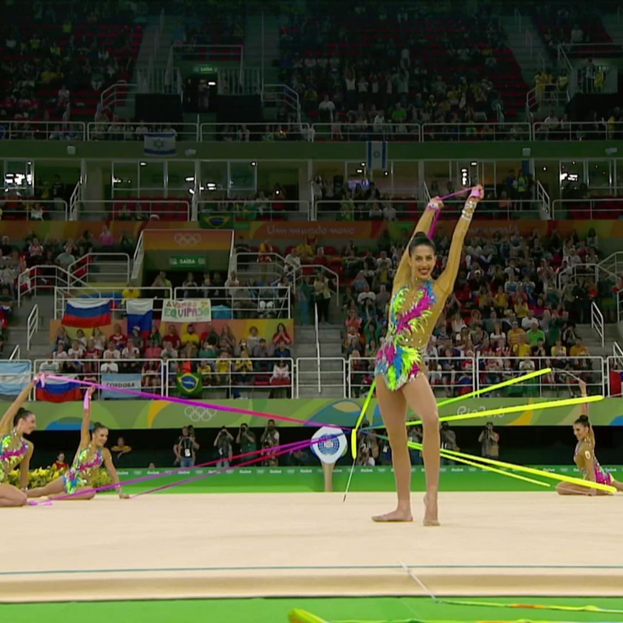 Россиянки берут золото по художественной гимнастике в групповом многоборье