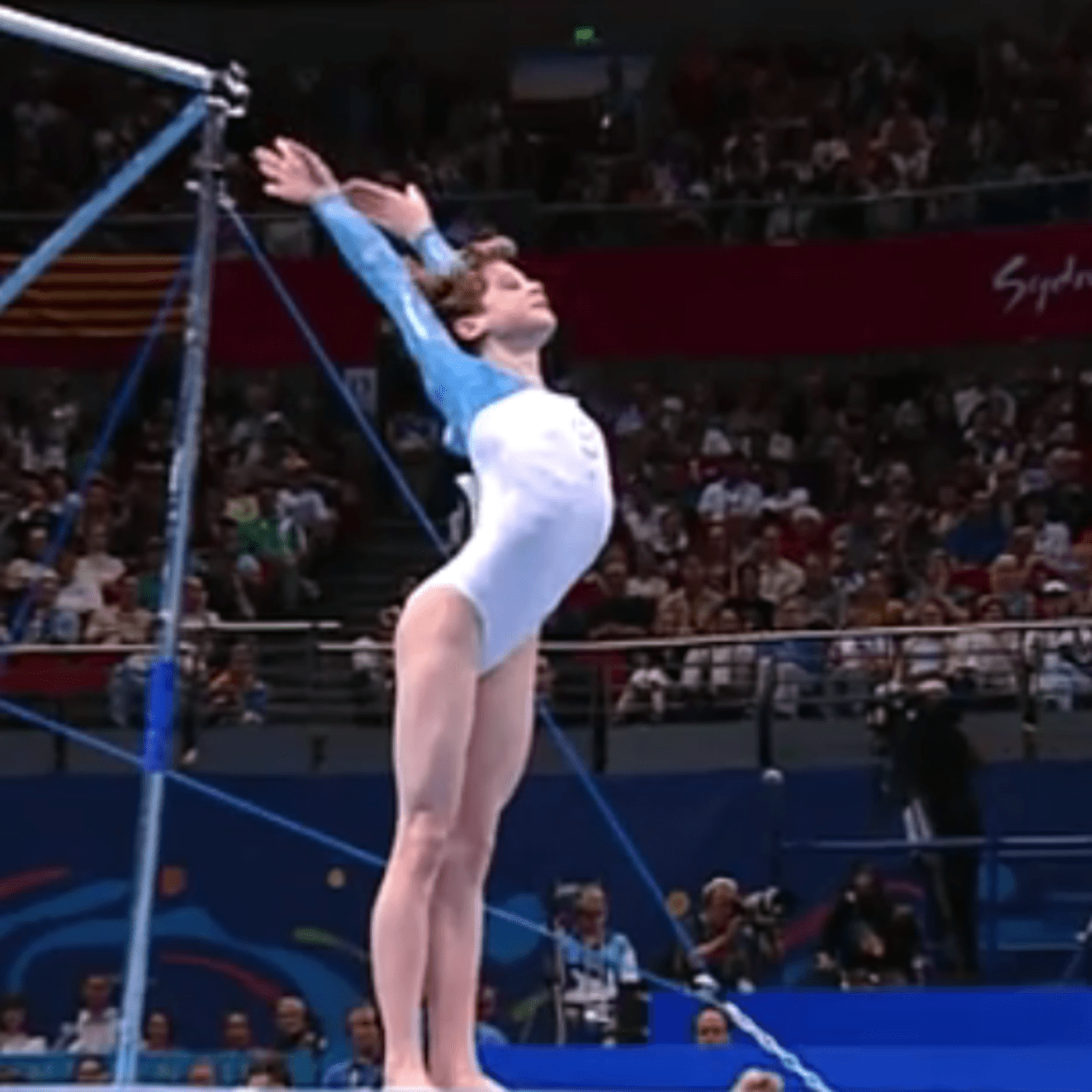 À VOIR: Ekaterina Lobaznyuk à l'épreuve par équipe de Sydney 2000, image size:1280x1280