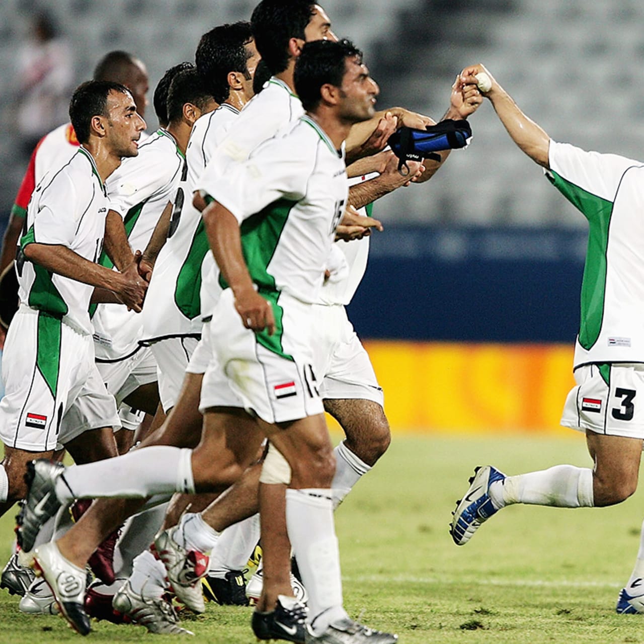 Vintage JACK & JONES IRAQ 2004 サッカー イラク アテネ2004サッカー男子でイラクがポルトガルに勝利