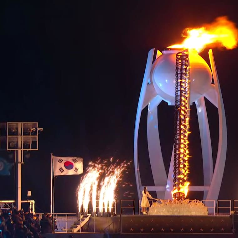 Let the Games begin: Yuna Kim lights PyeongChang 2018 cauldron