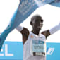 Eliud Kipchoge breaks the world record at the 2022 Berlin marathon