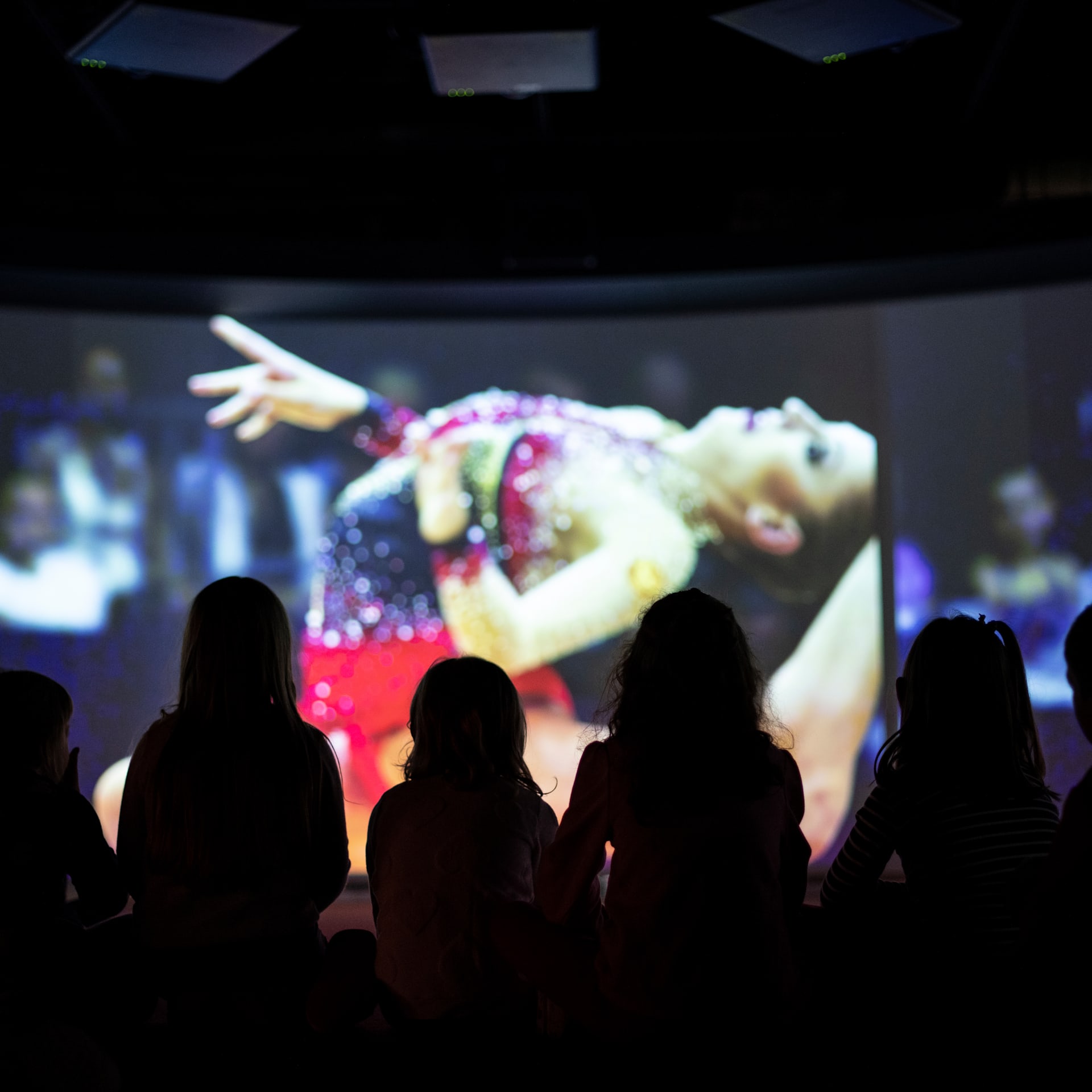 Photographies visite classe. Visite guidée + atelier « Destination Olympie » au Musée Olympique