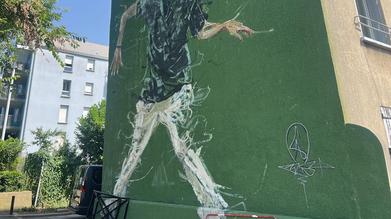 Explore Street Art Avenue in Saint-Denis