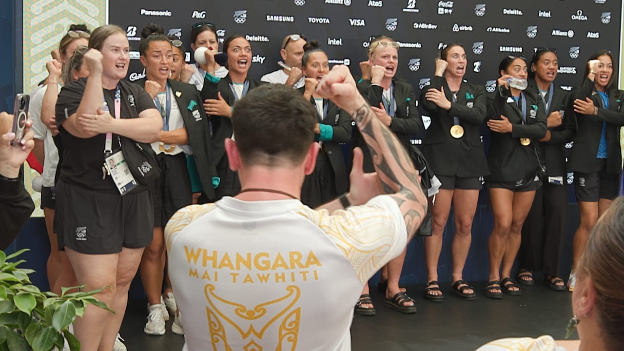 احتفالات عاطفية لمنتخب الرجبي النيوزيلندي للسيدات في باريس | باريس 2024