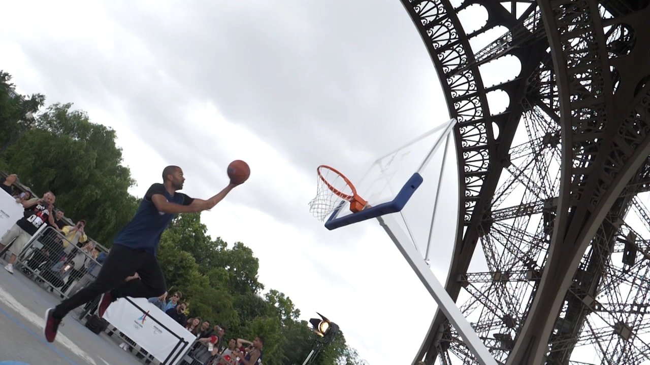 Tony Parker firma... per Parigi 2024