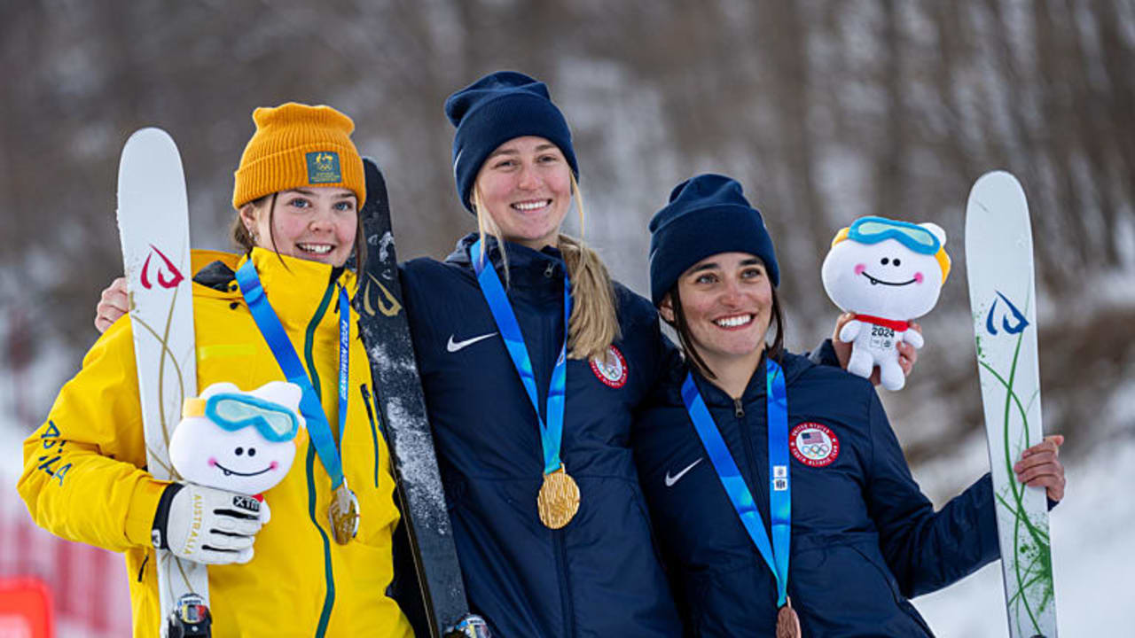 Women's Dual Moguls Freestyle Skiing Highlights Winter Youth