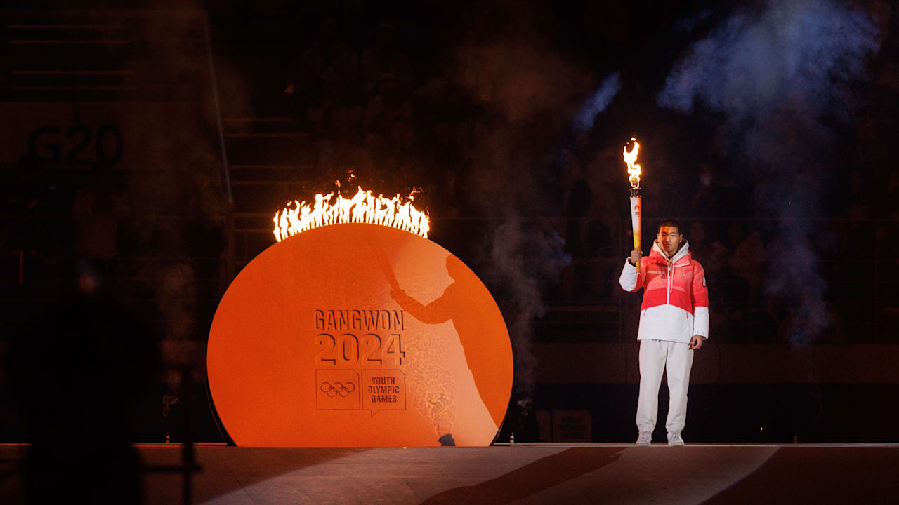 Two athletes selected as Team Canada's Gangwon 2024 Opening Ceremony Flag  Bearers - Team Canada - Official Olympic Team Website