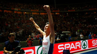 Jakob Ingebrigtsen of Norway celebrates winning the gold medal. (REUTERS/Kai Pfaffenbach)
