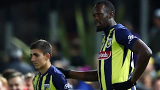 Usain Bolt of the Mariners prepares to run