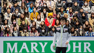 The crowd watches on as Yuzuru Hanyu prepares for practice