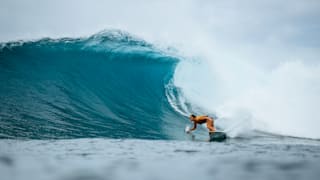 Carissa Moore in action in Hawaii