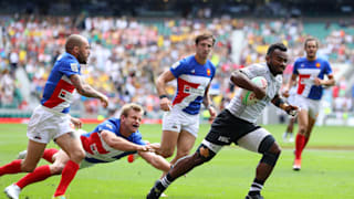 Jerry Tuwai of Fiji scores