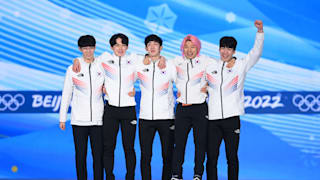 Korean men's relay team medal ceremony
