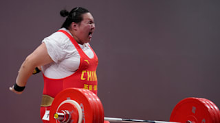 China's Le Wenwen on her way to +87kg victory in the Tokyo 2020 test event