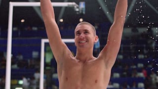 Anthony Ervin celebrates winning gold at Sydney 2000