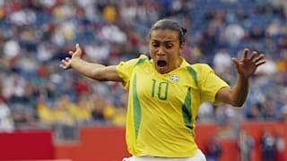 Marta durante un partido contra Suecia en el Mundial 2003