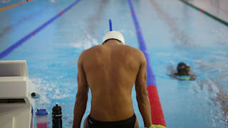 2016-08-10-rot-swimming-inside-01