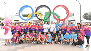 Thailand NOC. KhunyingPatama Leeswadtrakul with the Olympic Day participants in Mukdahan province. 