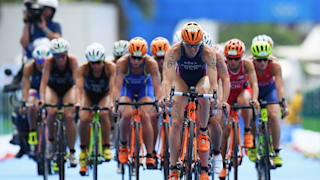 Gwen Jorgensen leads on the bike during the Rio 2016 triathlon