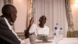 Eliud Kipchoge eating at undisclosed location ahead of 2020 London Marathon (Credit: Virgin Money London Marathon)