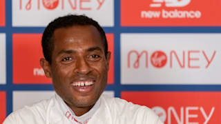 Kenenisa Bekele smiles at press conference for 2020 London Marathon (Credit: Virgin Money London Marathon)