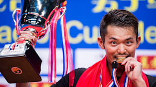 Lin Dan holds the trophy as he celebrates his fifth world title triumph in 2013 in Guangzhou