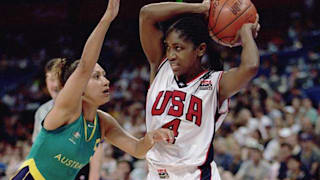 Teresa Edwards looks to pass the ball