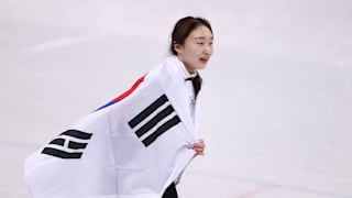 Minjeong Choi celebrates the gold medal in the 1500m in Beijing 2022