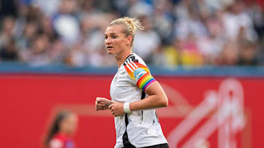 Alexandra Popp bei Paris 2024 nicht im Angriff?