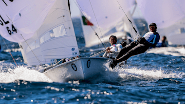 Mundial de Vela 2023: Diogo Costa e Carolina João vão à medal race do 470 misto e obtêm vaga para Portugal em Paris 2024