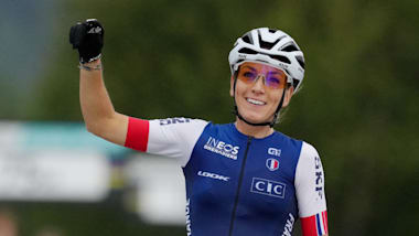 2023年自行车世锦赛：宝琳·费拉德·普雷福特成功卫冕山地自行车越野赛世界冠军