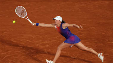 Iga Swiatek saves match point, turns back Naomi Osaka scare at French Open